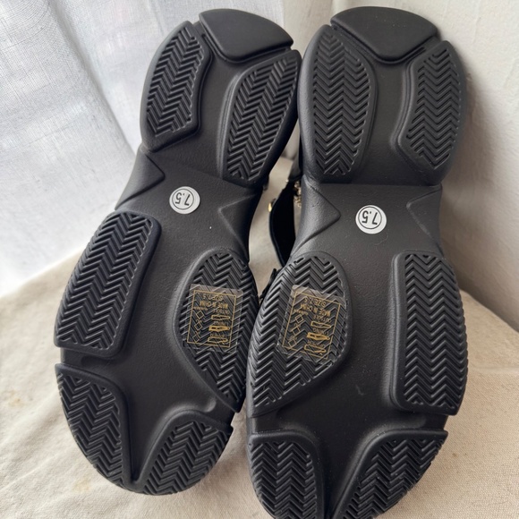 Azalea Wang Black and Gold Sandals - Picture 3 of 9